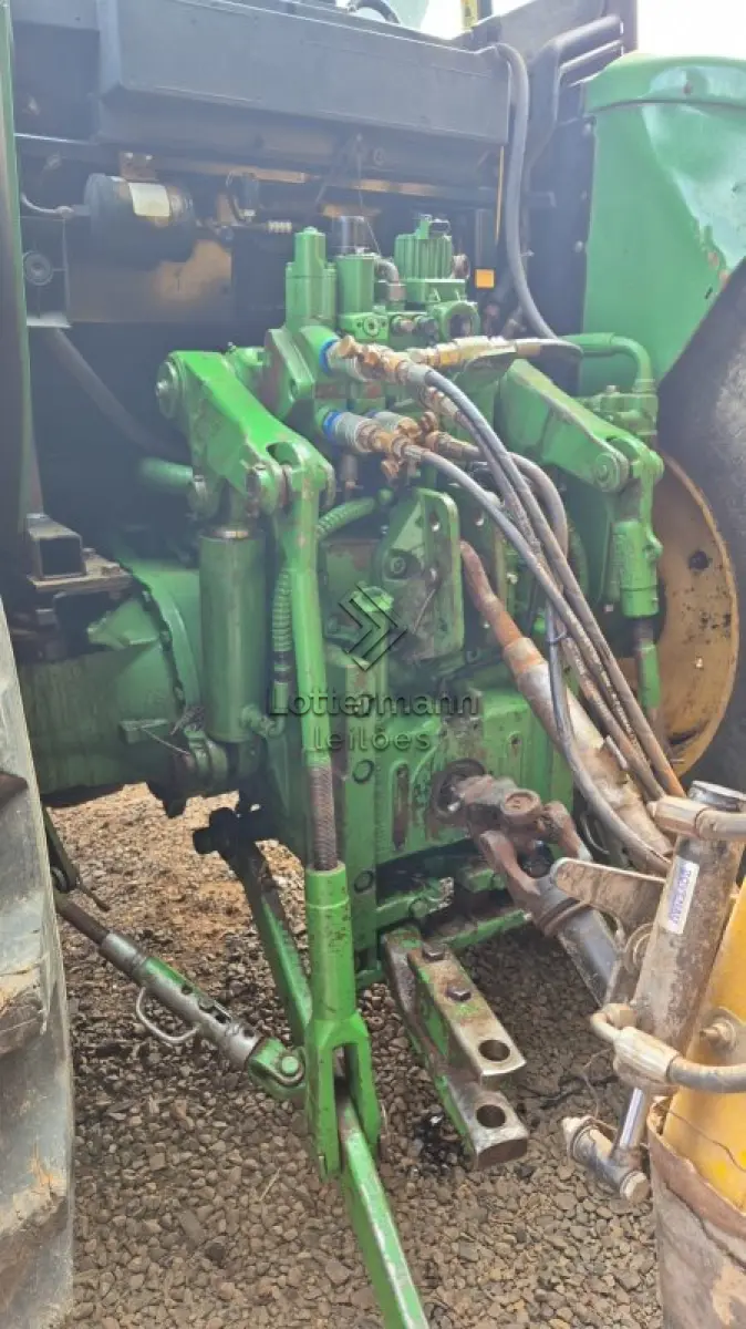 LOTE 008 - TRATOR JOHN DEERE 6100 J 4X4