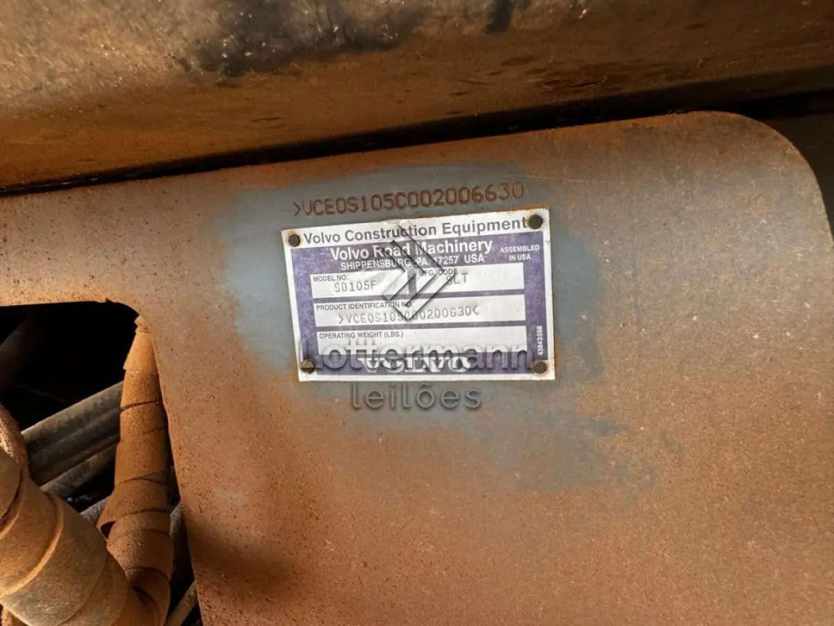 LOTE 022 - ROLO COMPACTADOR VOLVO SD 105F 5801
