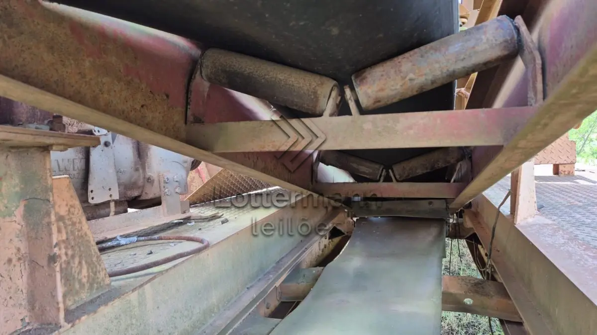 LOTE 004 - CONJUNTO MÓVEL DE BRITAM SOBRE CHASSI