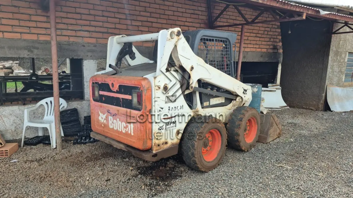 LOTE 002 - MINIESCAVADEIRA HIDRÁULICA BOBCAT - MODELO S530