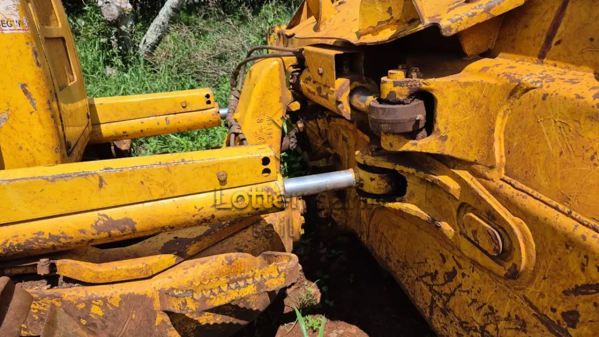 LOTE 003 - TRATOR ESTEIRA KOMATSU D51EX-22