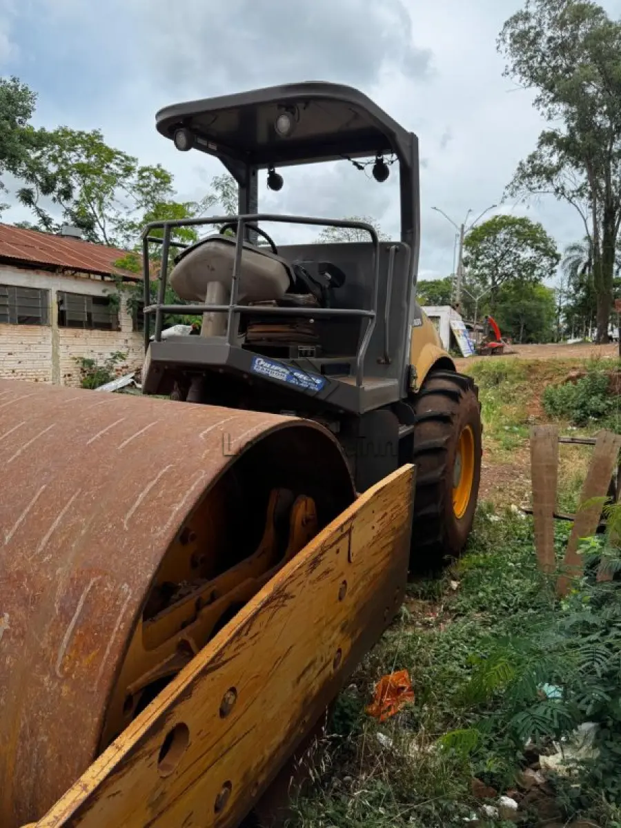 LOTE 022 - ROLO COMPACTADOR VOLVO SD 105F 5801