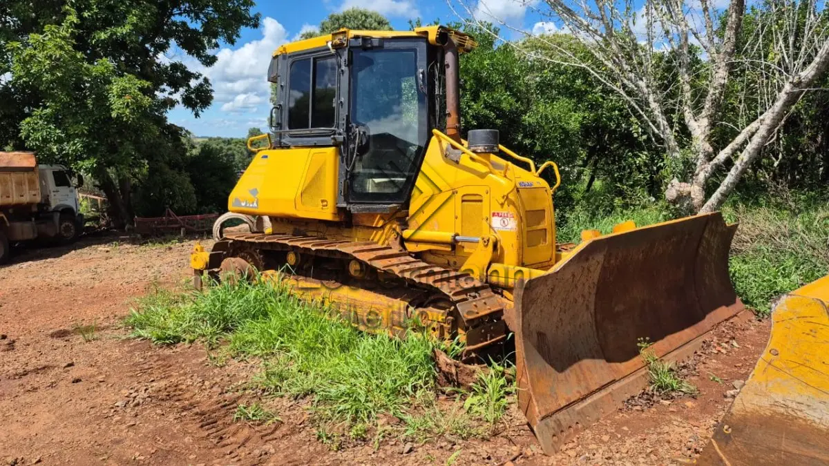 LOTE 003 - TRATOR ESTEIRA KOMATSU D51EX-22
