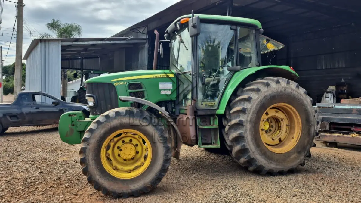 LOTE 008 - TRATOR JOHN DEERE 6100 J 4X4