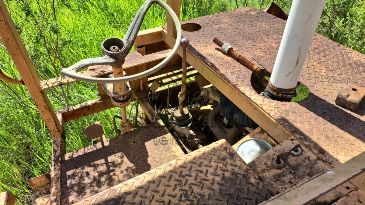 LOTE 004 - CONJUNTO MÓVEL DE BRITAM SOBRE CHASSI