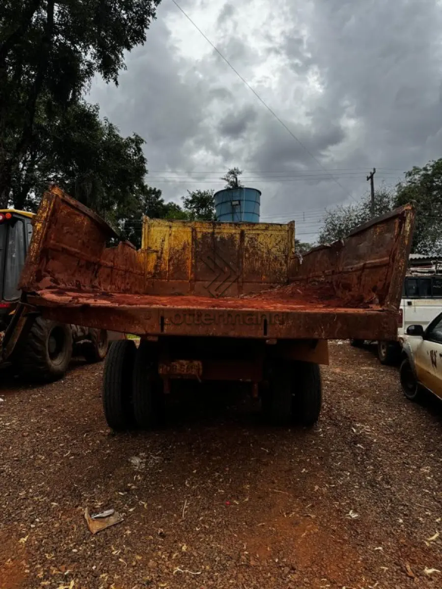 LOTE 015 - MERCEDES BENZ LK 1313