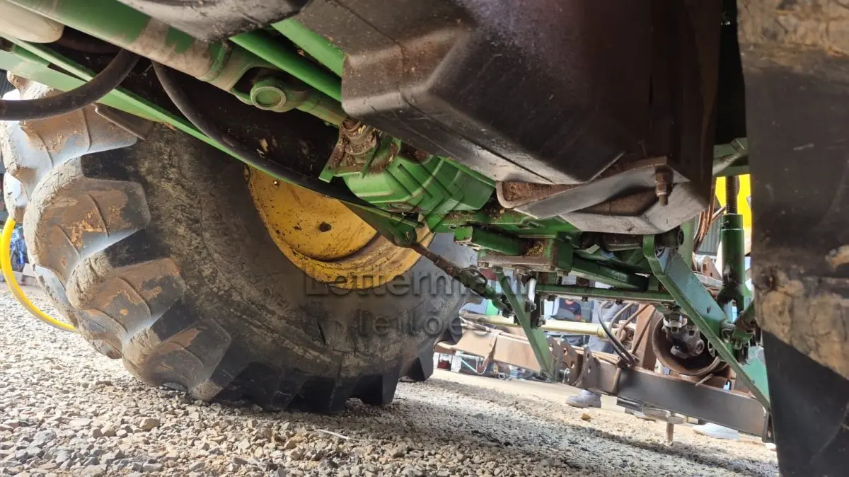 LOTE 008 - TRATOR JOHN DEERE 6100 J 4X4