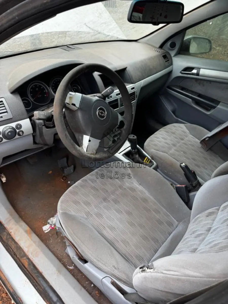 LOTE 001 - GM VECTRA SEDAN ELEGANCE