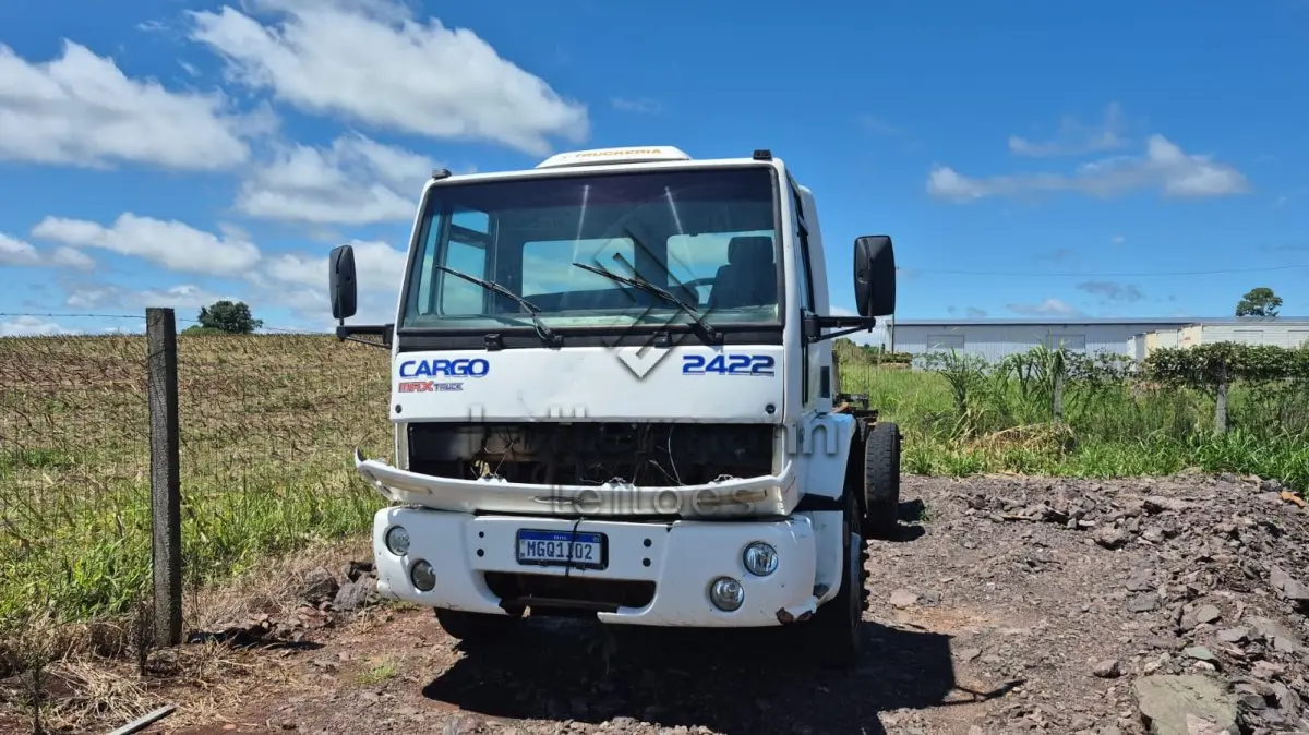 LOTE 001 - CAMINHÃO FORD CARGO 2422E
