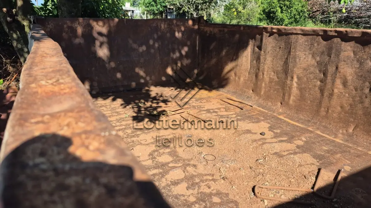 LOTE 006 - CAÇAMBA METÁLICA