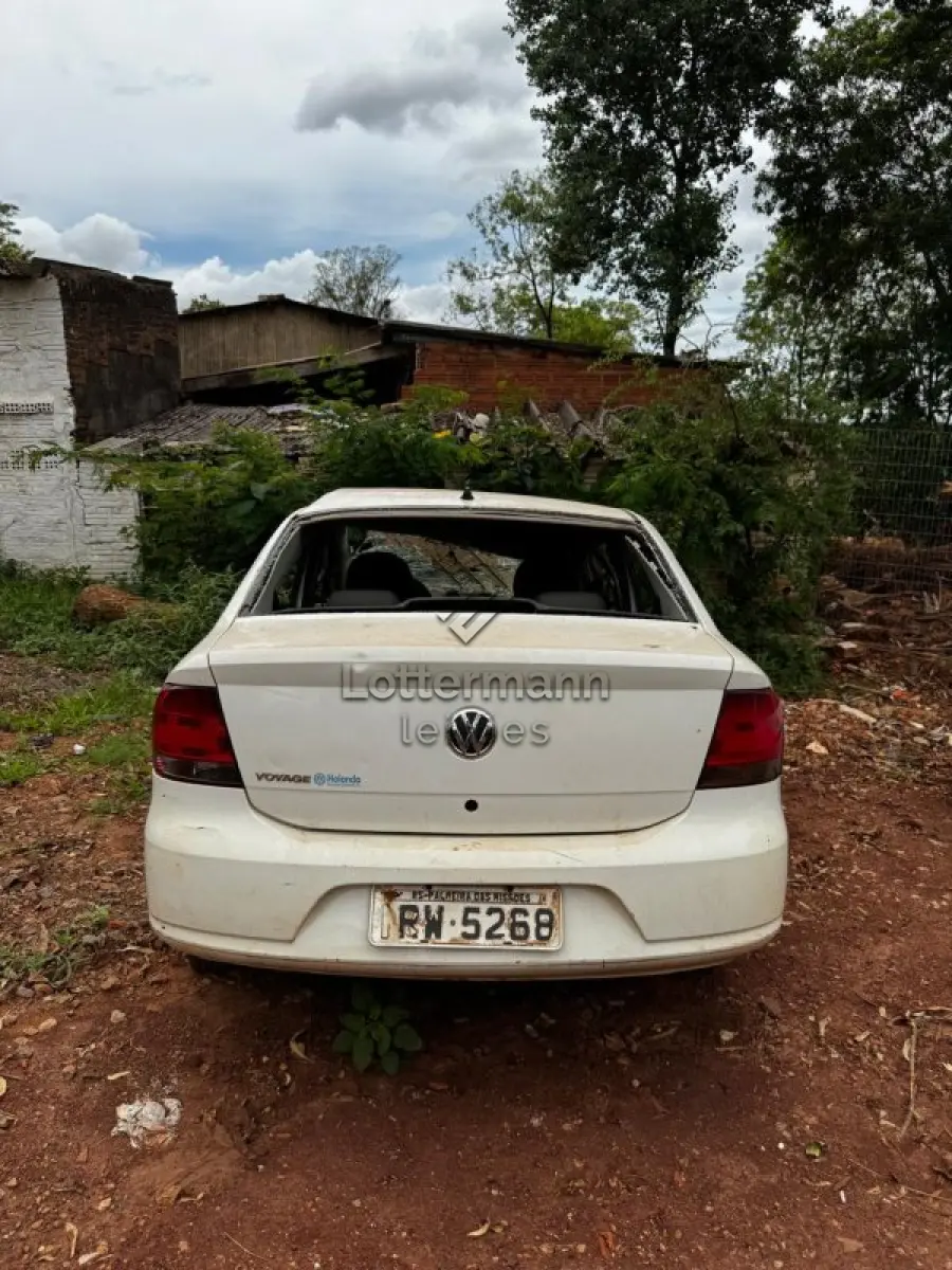 LOTE 003 - VW VOYAGE