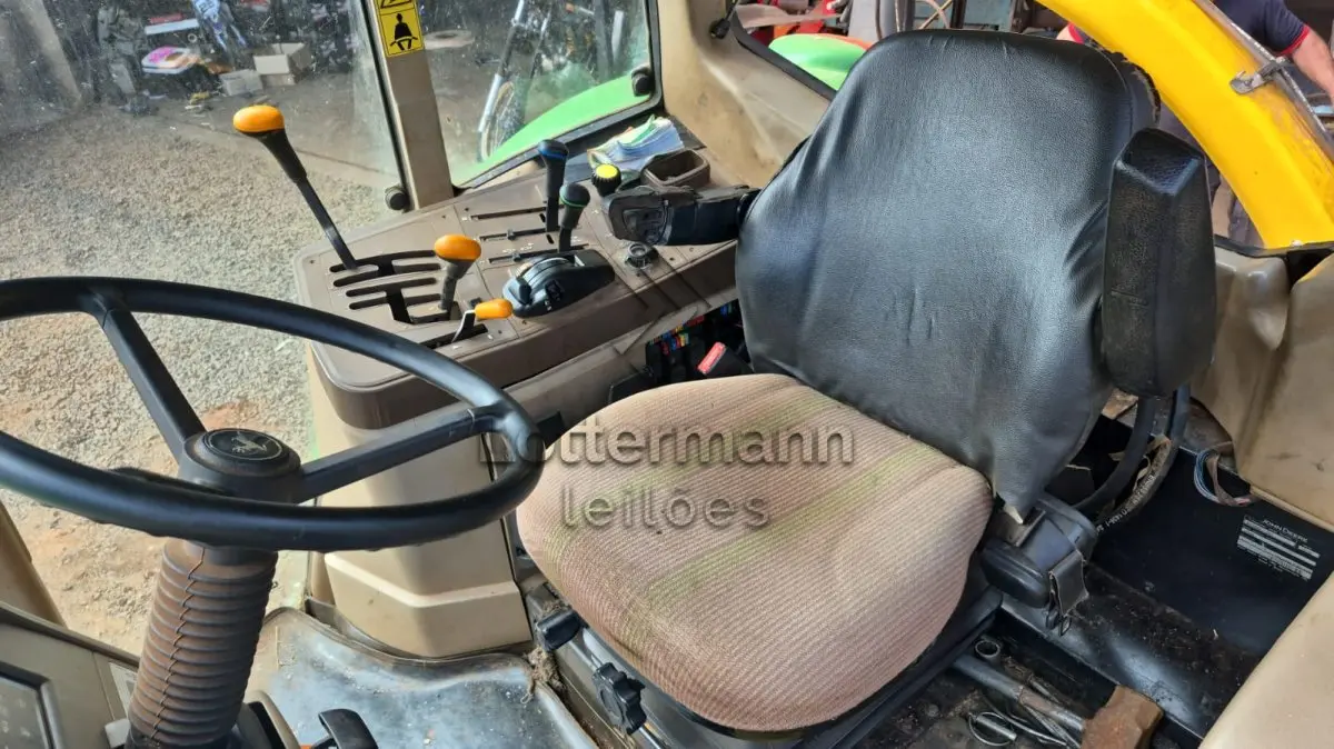 LOTE 008 - TRATOR JOHN DEERE 6100 J 4X4