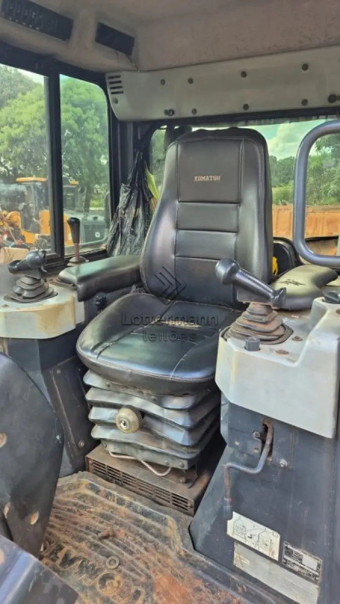LOTE 003 - TRATOR ESTEIRA KOMATSU D51EX-22
