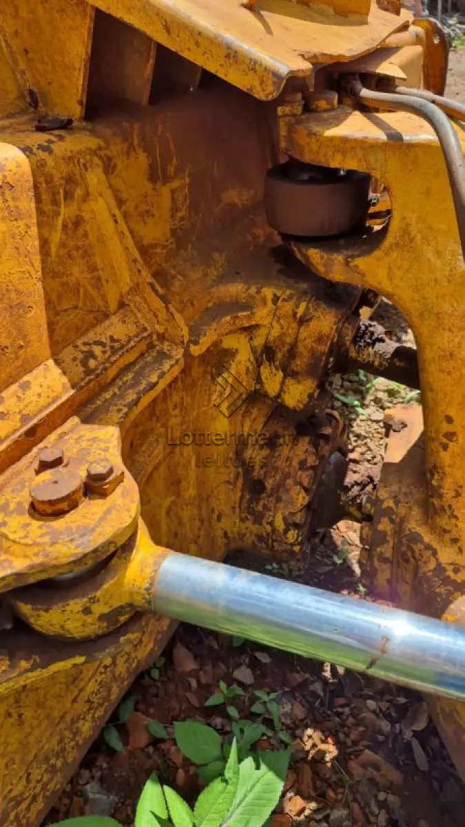 LOTE 003 - TRATOR ESTEIRA KOMATSU D51EX-22