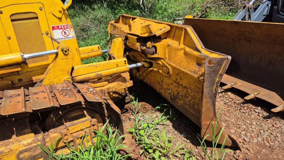 LOTE 003 - TRATOR ESTEIRA KOMATSU D51EX-22