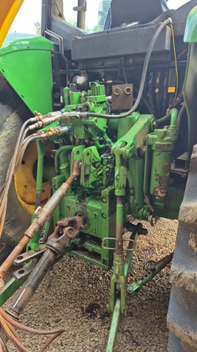 LOTE 008 - TRATOR JOHN DEERE 6100 J 4X4