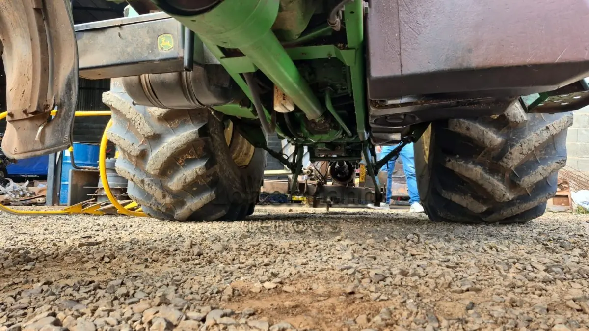 LOTE 008 - TRATOR JOHN DEERE 6100 J 4X4