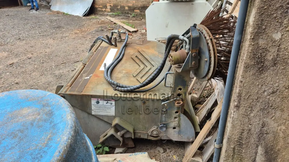 LOTE 002 - MINIESCAVADEIRA HIDRÁULICA BOBCAT - MODELO S530