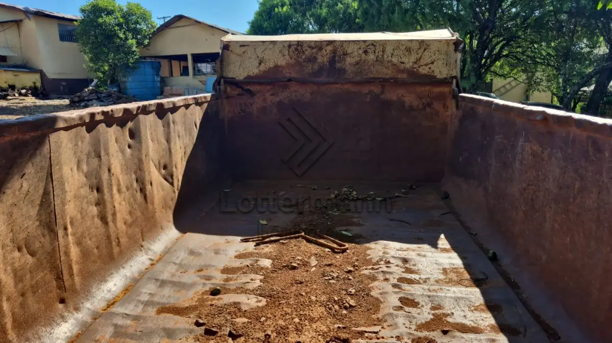 LOTE 006 - CAÇAMBA METÁLICA