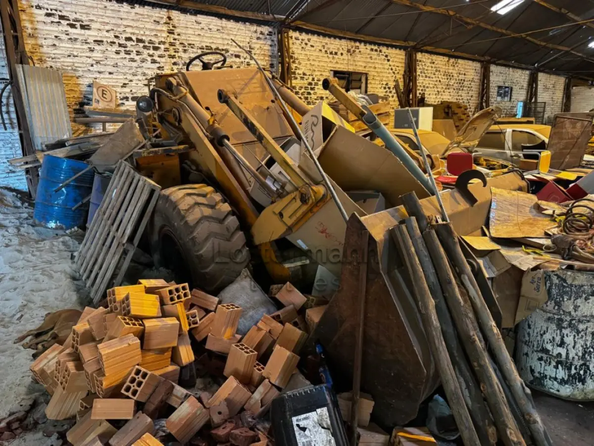 LOTE 019 - CARREGADEIRA CSE