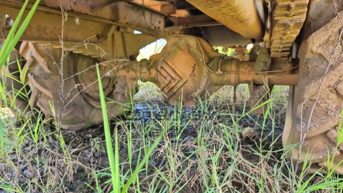 LOTE 004 - CONJUNTO MÓVEL DE BRITAM SOBRE CHASSI