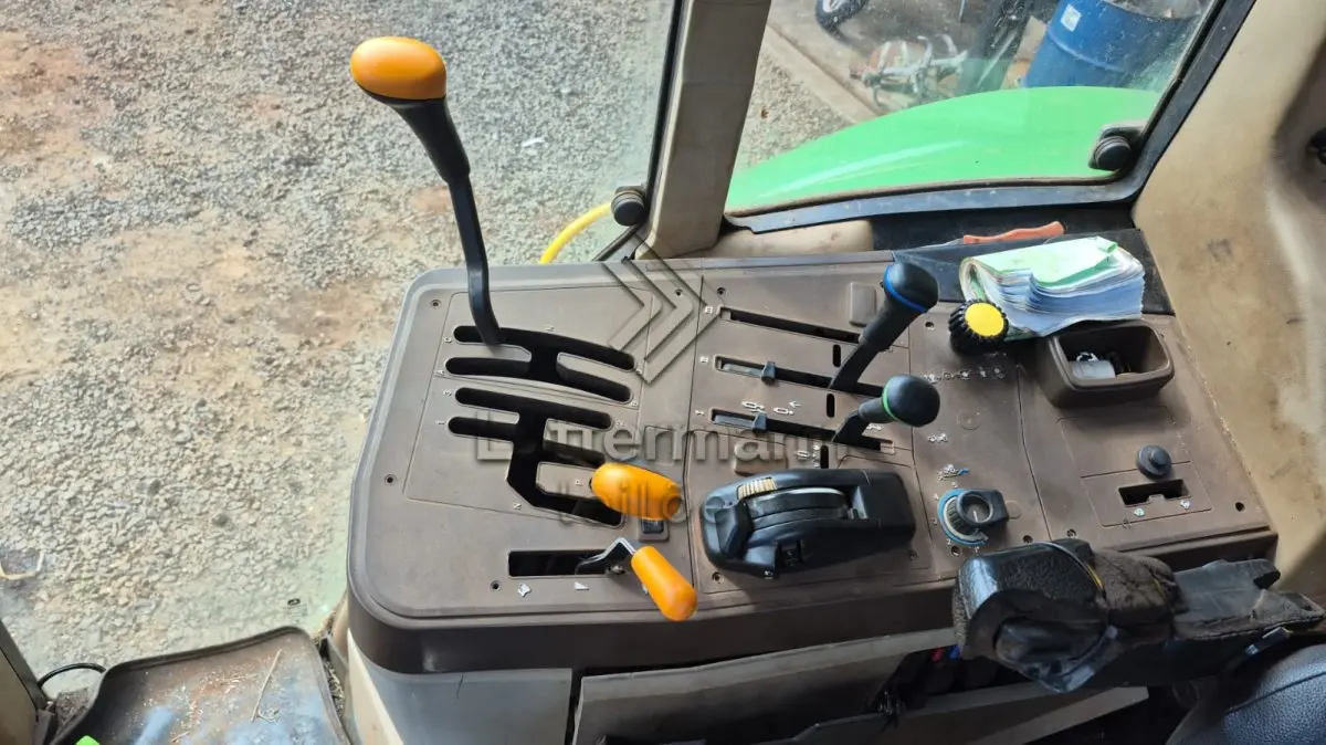 LOTE 008 - TRATOR JOHN DEERE 6100 J 4X4