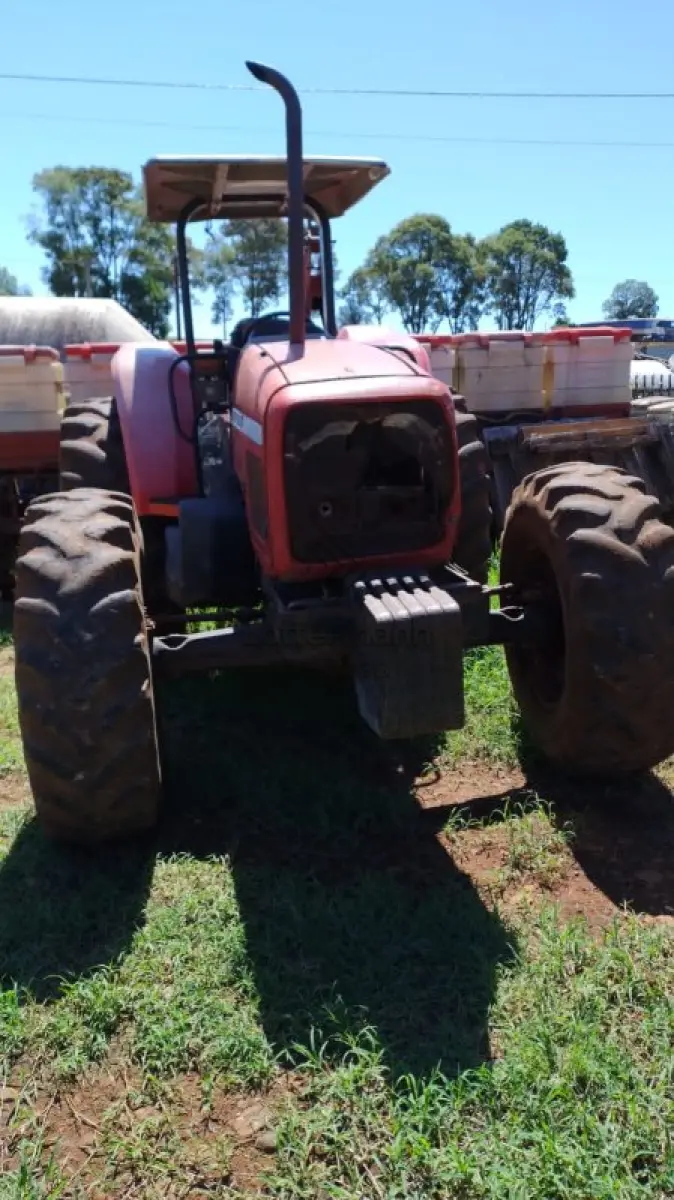 LOTE 001 - TRATOR MASSEY FERGUSON