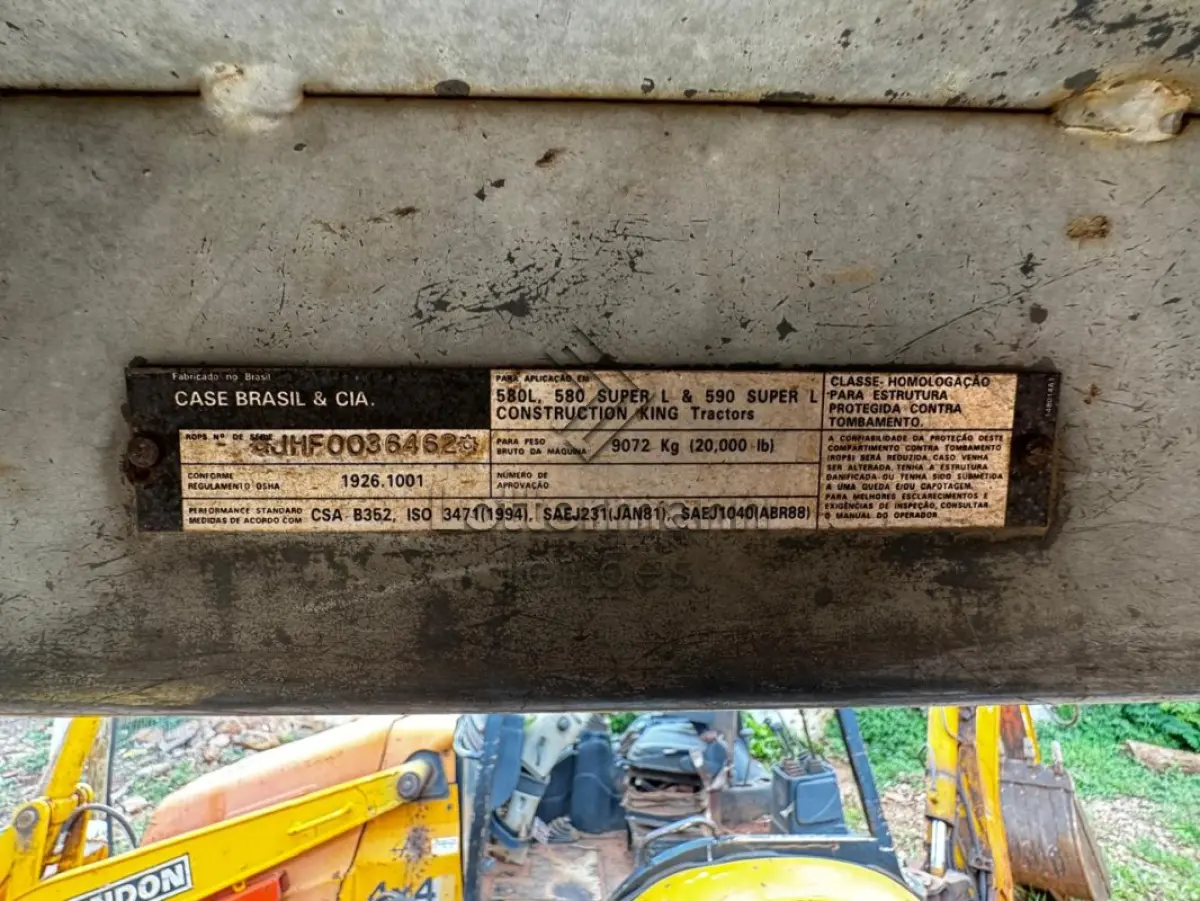 LOTE 021 - RETROESCAVADEIRA/CASE 580L