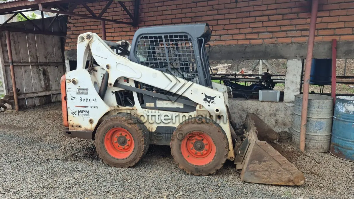LOTE 002 - MINIESCAVADEIRA HIDRÁULICA BOBCAT - MODELO S530