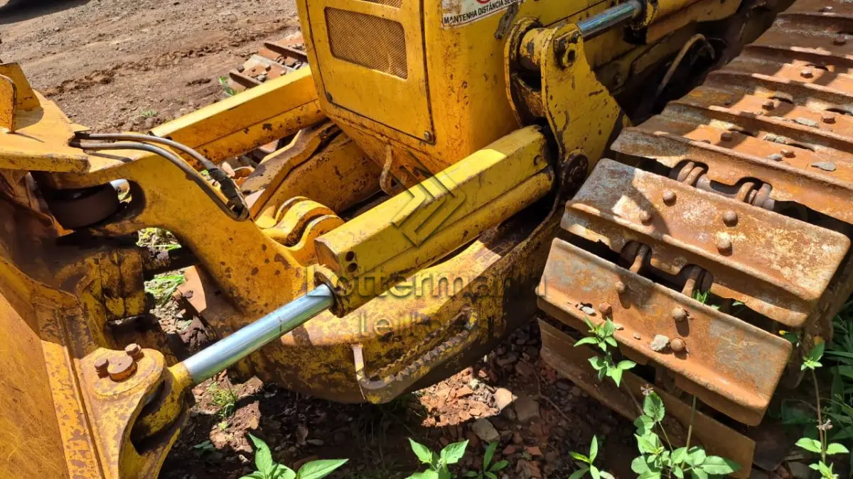 LOTE 003 - TRATOR ESTEIRA KOMATSU D51EX-22