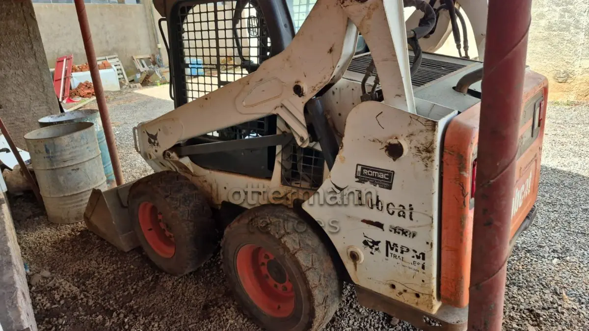 LOTE 002 - MINIESCAVADEIRA HIDRÁULICA BOBCAT - MODELO S530