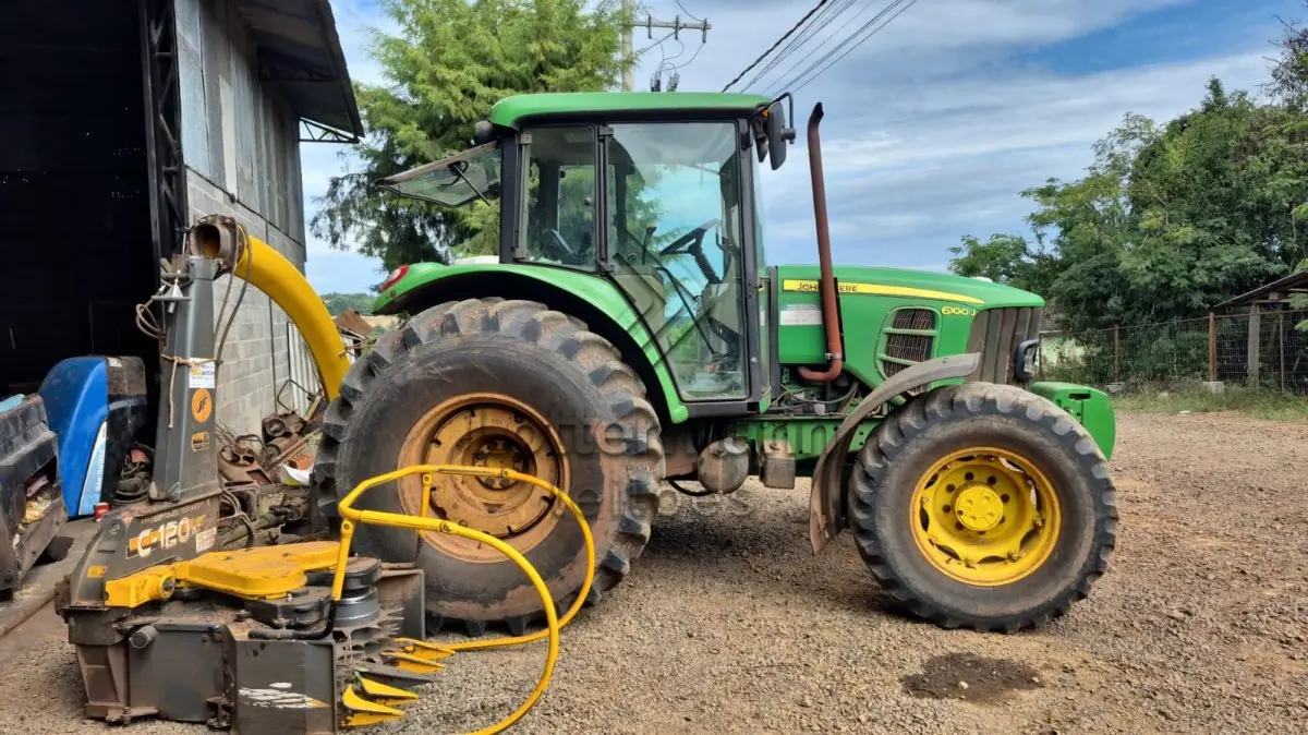 LOTE 008 - TRATOR JOHN DEERE 6100 J 4X4