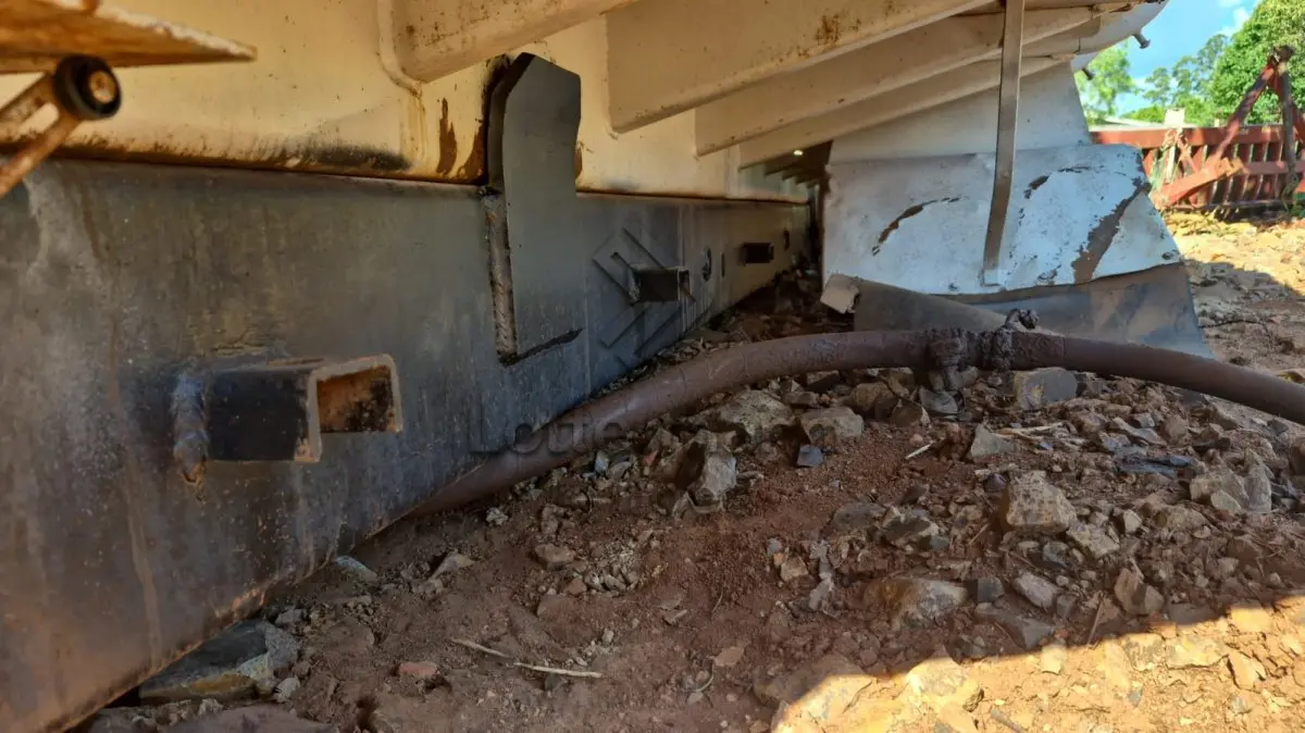 LOTE 006 - CAÇAMBA METÁLICA