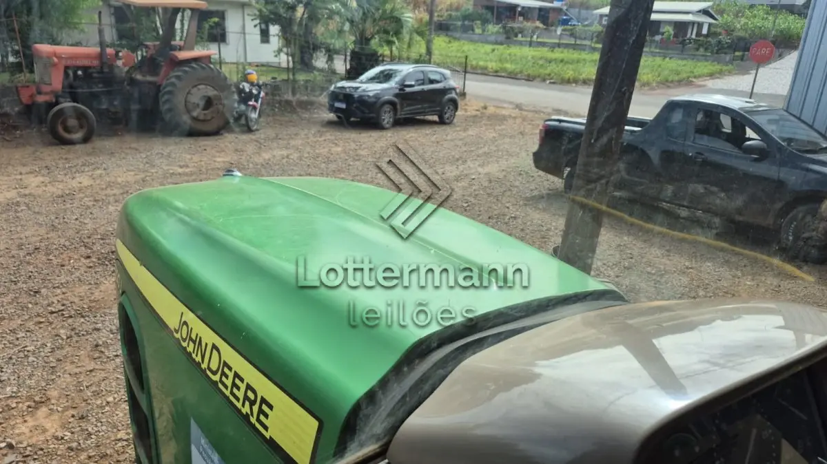 LOTE 008 - TRATOR JOHN DEERE 6100 J 4X4