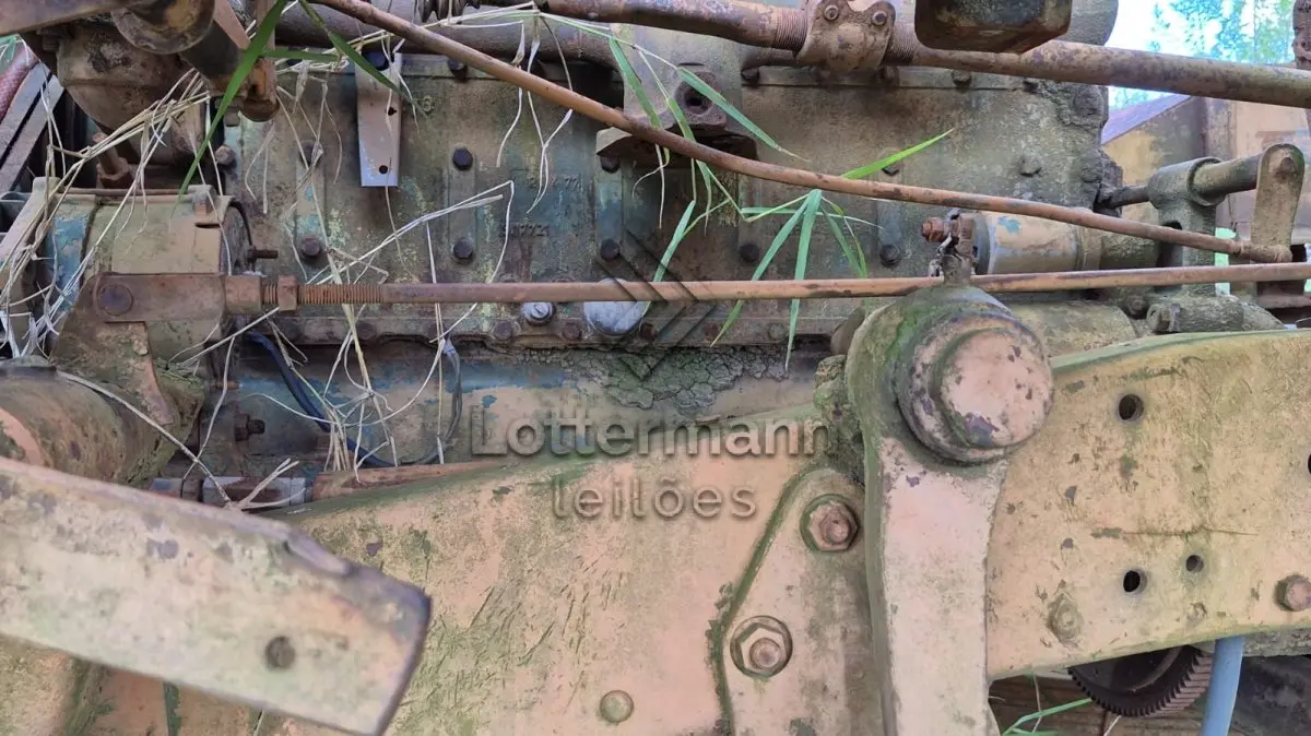 LOTE 004 - CONJUNTO MÓVEL DE BRITAM SOBRE CHASSI