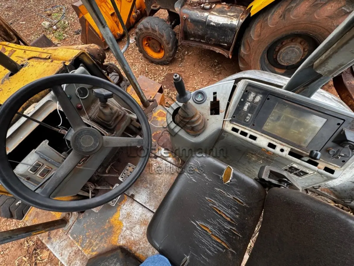 LOTE 021 - RETROESCAVADEIRA/CASE 580L