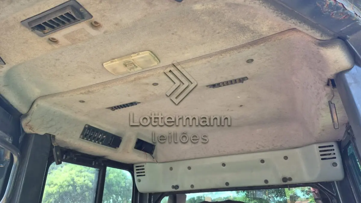 LOTE 003 - TRATOR ESTEIRA KOMATSU D51EX-22