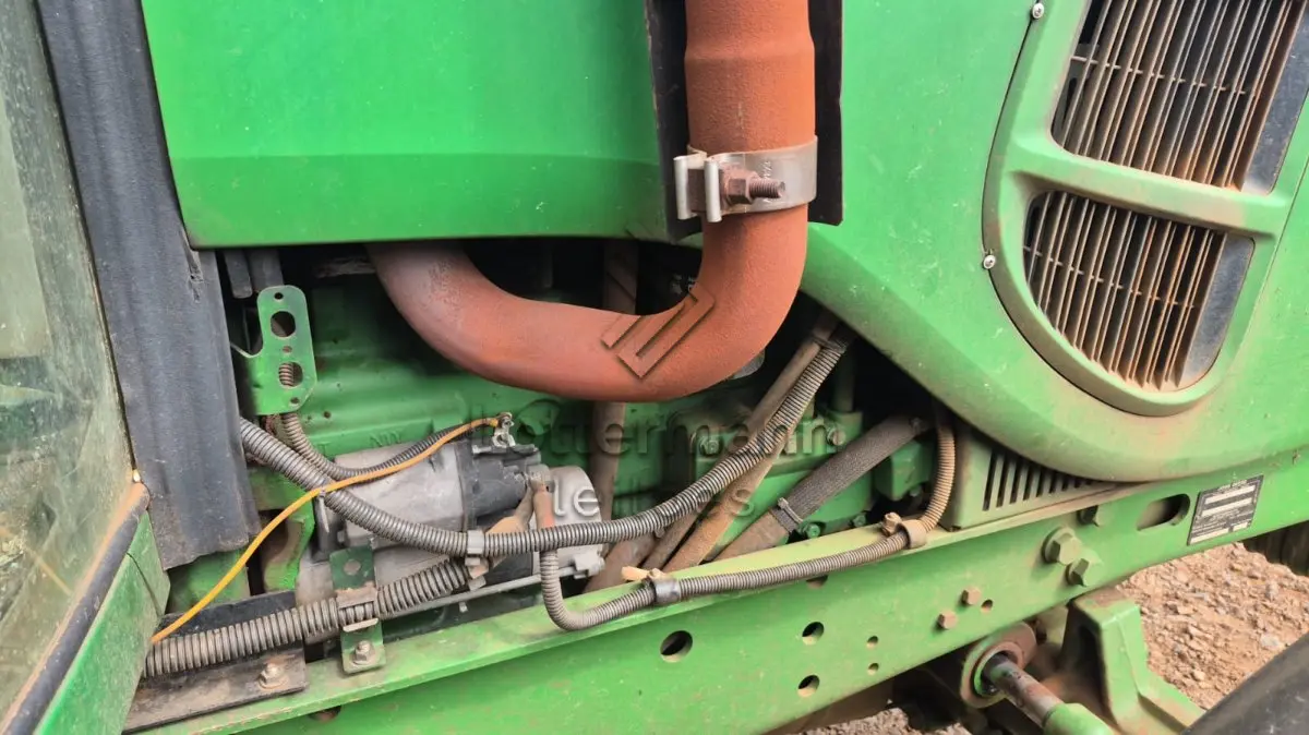 LOTE 008 - TRATOR JOHN DEERE 6100 J 4X4