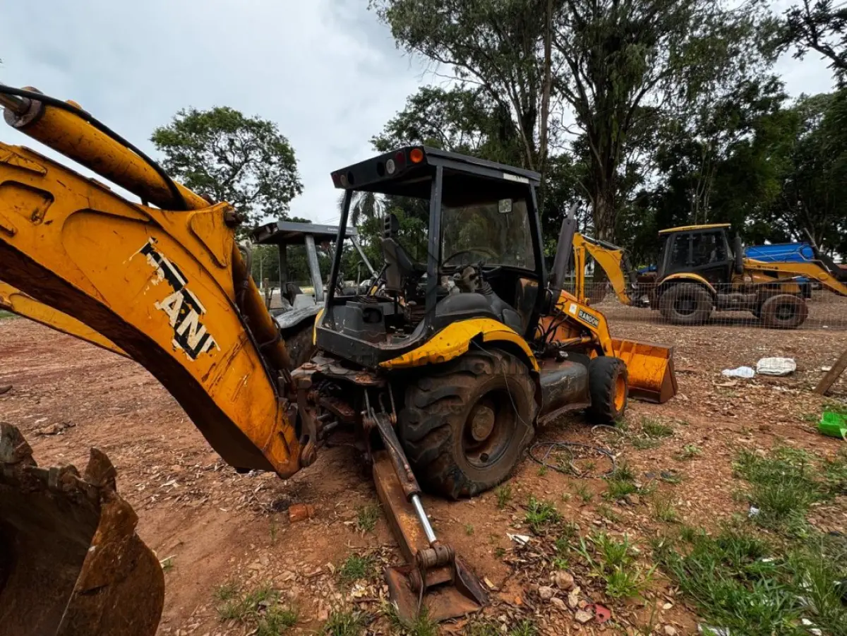 LOTE 017 - RETROESCAVADEIRA RANDON RK406B