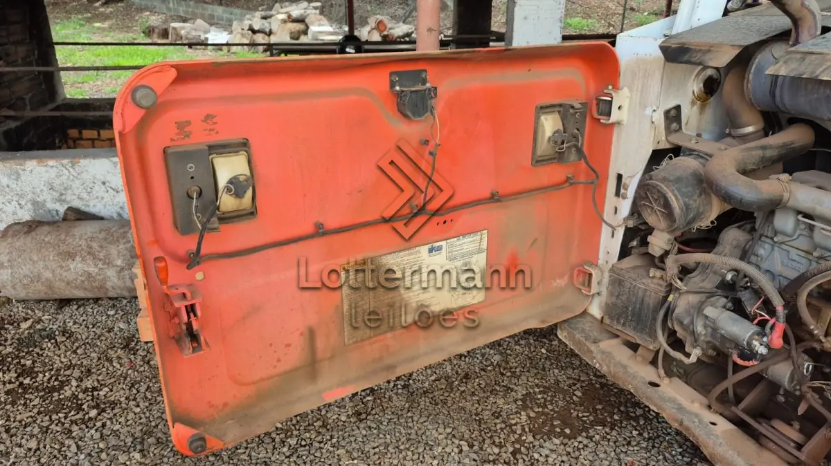 LOTE 002 - MINIESCAVADEIRA HIDRÁULICA BOBCAT - MODELO S530