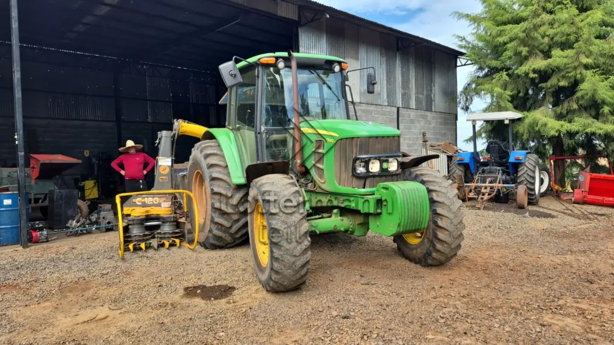 LOTE 008 - TRATOR JOHN DEERE 6100 J 4X4