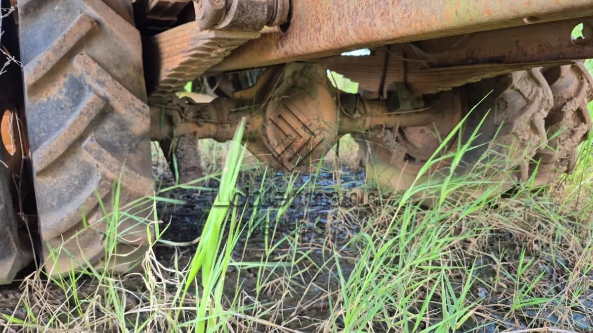 LOTE 004 - CONJUNTO MÓVEL DE BRITAM SOBRE CHASSI