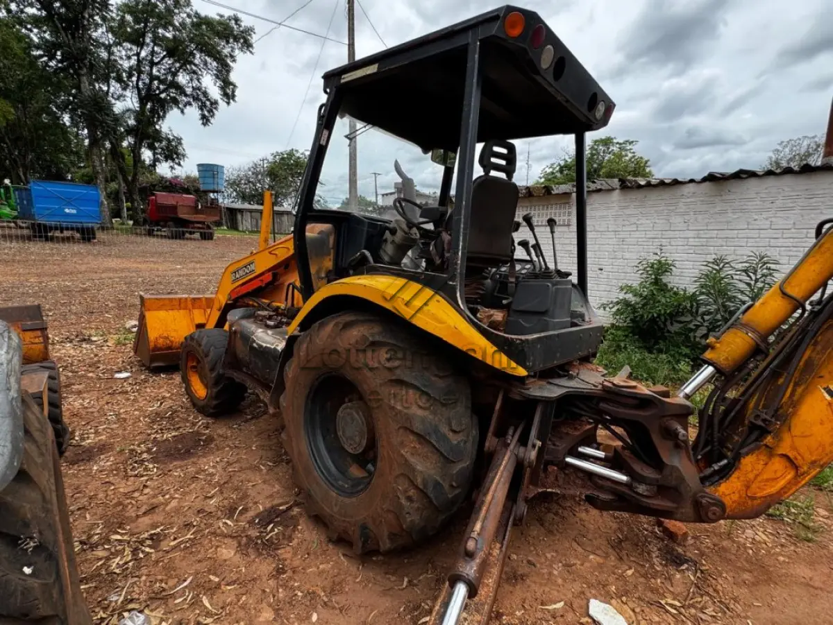 LOTE 017 - RETROESCAVADEIRA RANDON RK406B