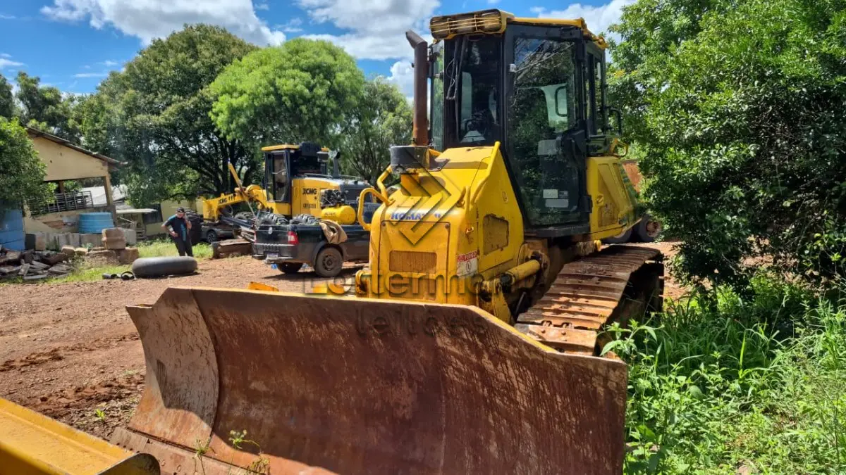 LOTE 003 - TRATOR ESTEIRA KOMATSU D51EX-22