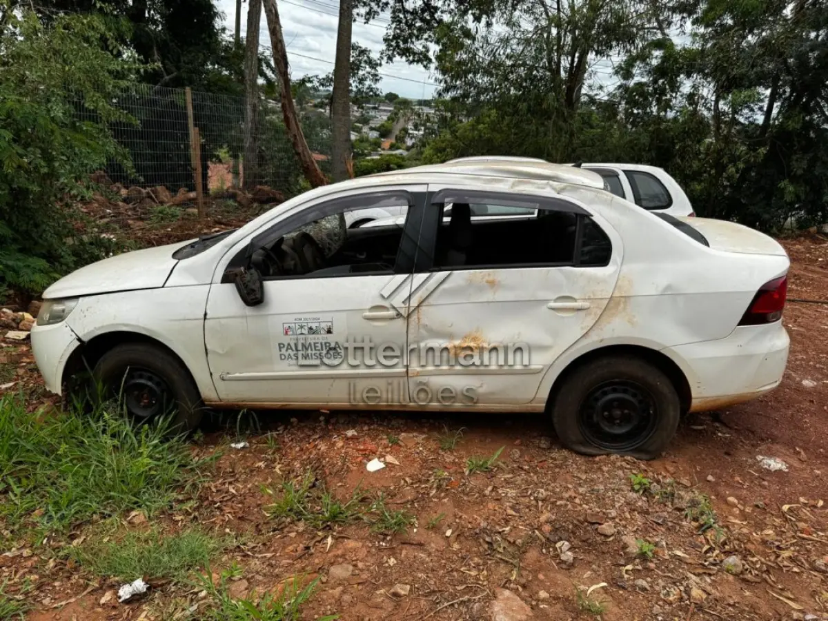 LOTE 003 - VW VOYAGE