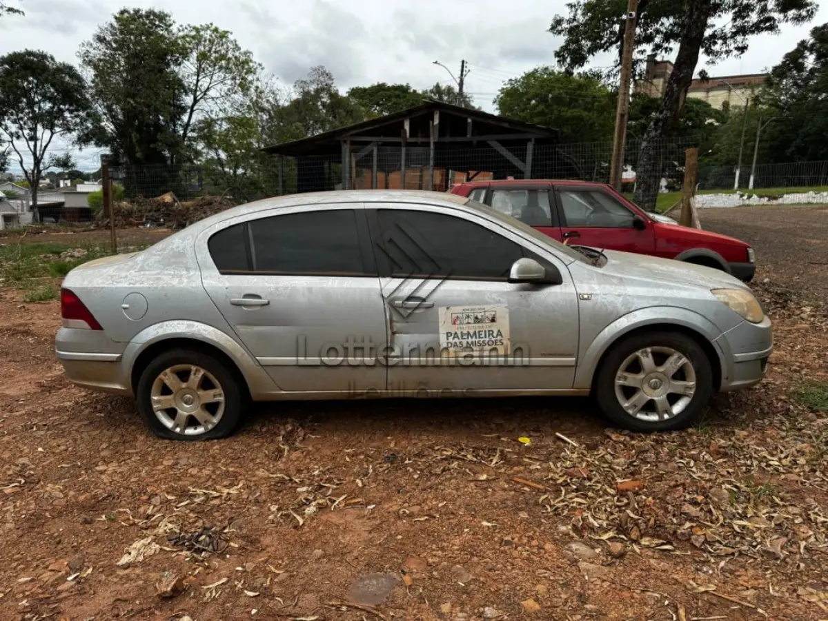 LOTE 001 - GM VECTRA SEDAN ELEGANCE