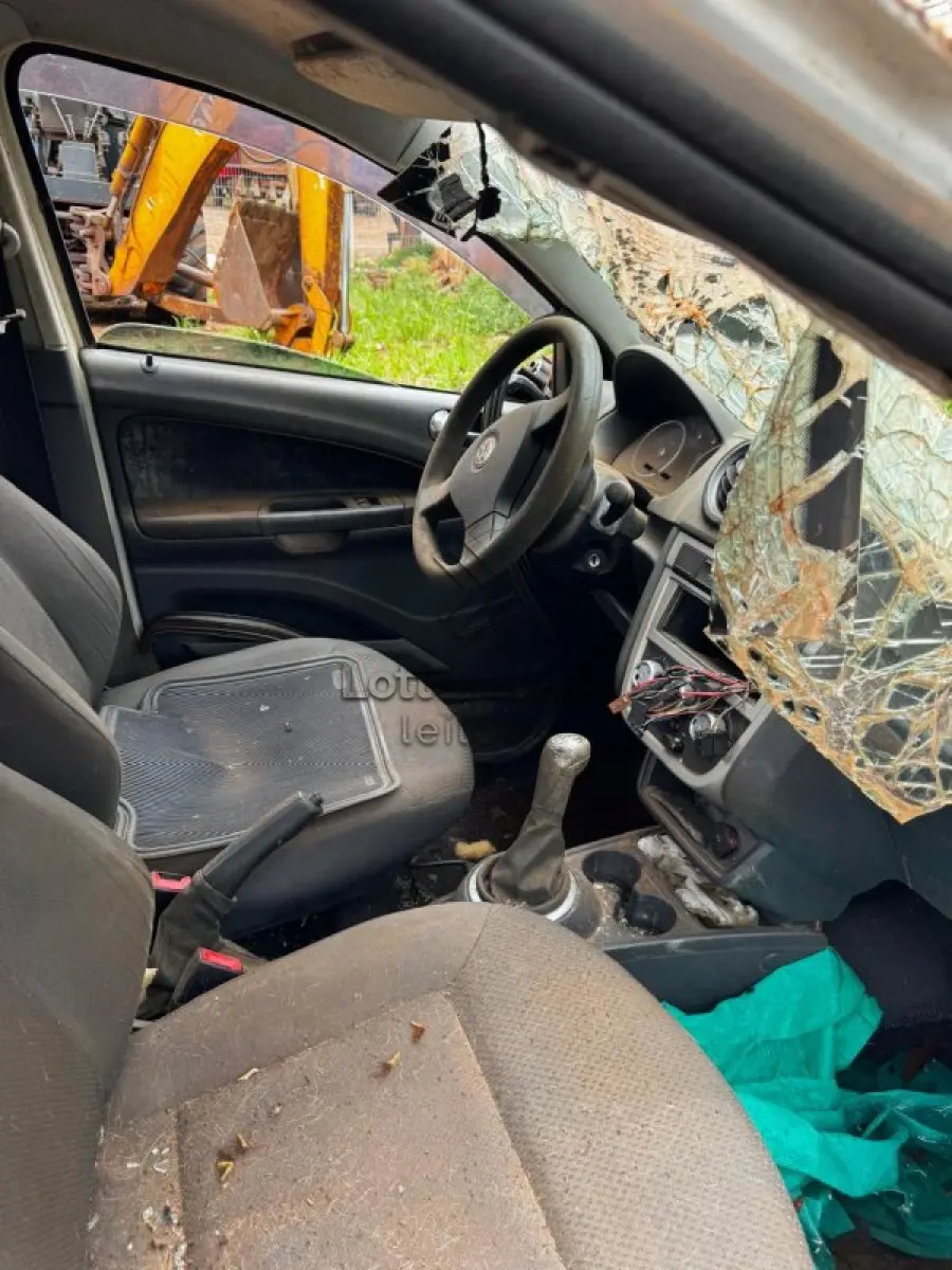 LOTE 003 - VW VOYAGE