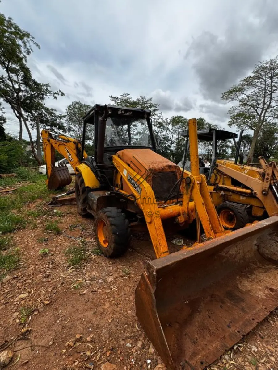 LOTE 017 - RETROESCAVADEIRA RANDON RK406B