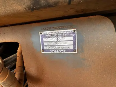 LOTE 022 - ROLO COMPACTADOR VOLVO SD 105F 5801