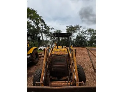 LOTE 021 - RETROESCAVADEIRA/CASE 580L